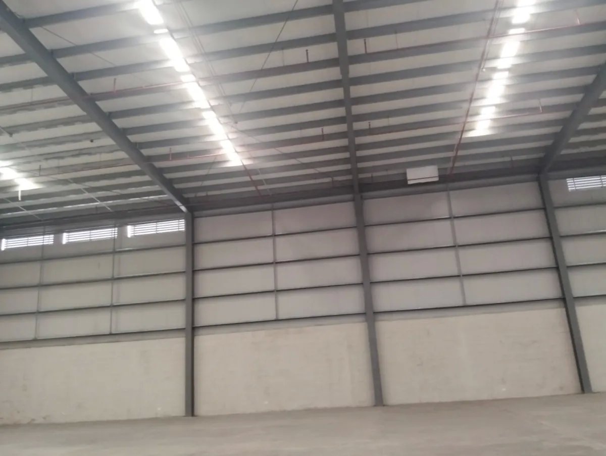 Warehouse For Rent in Calle Francisco Sucre