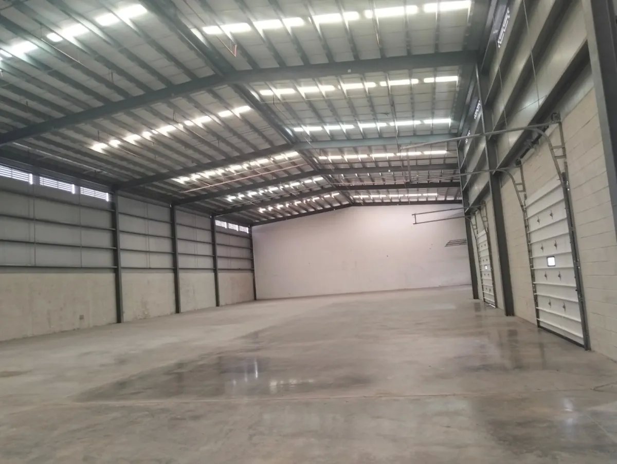 Warehouse For Rent in Calle Francisco Sucre