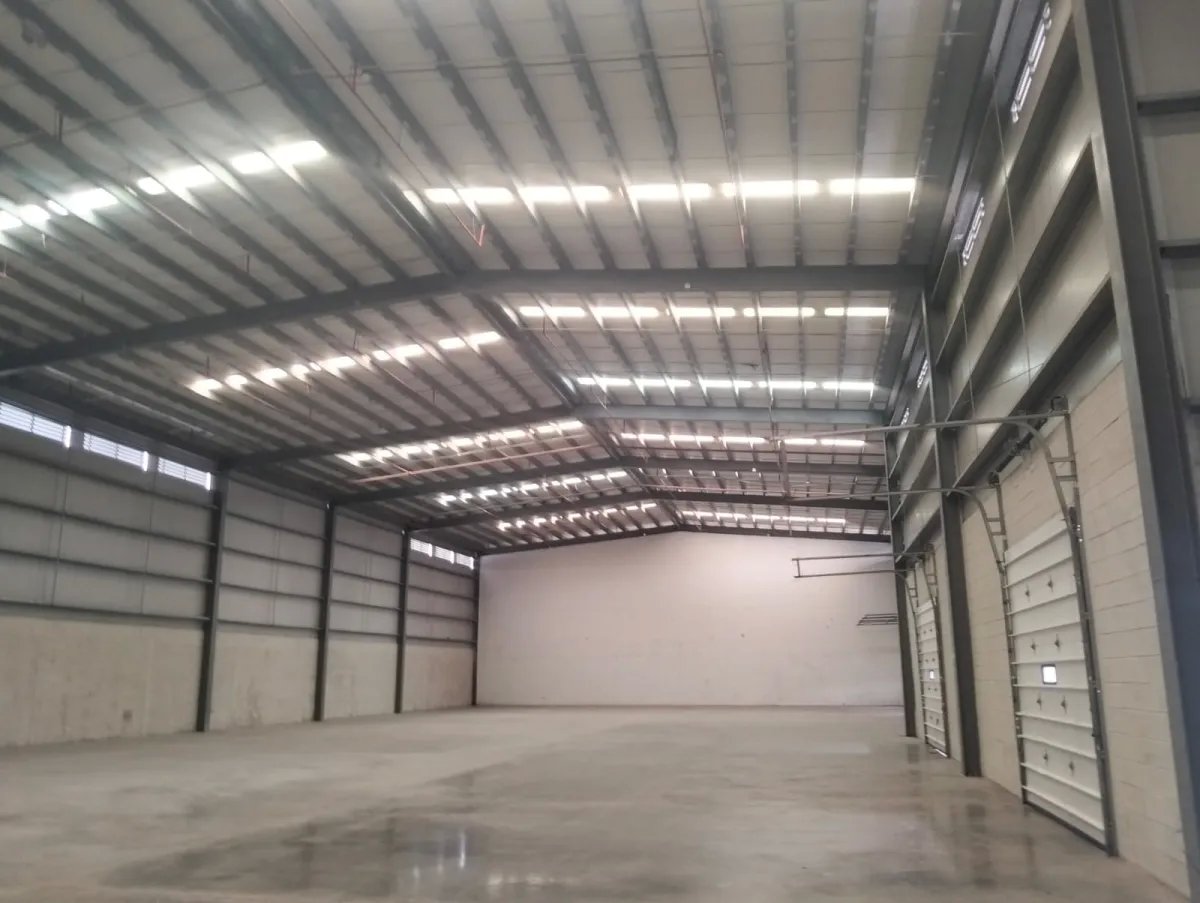 Warehouse For Rent in Calle Francisco Sucre