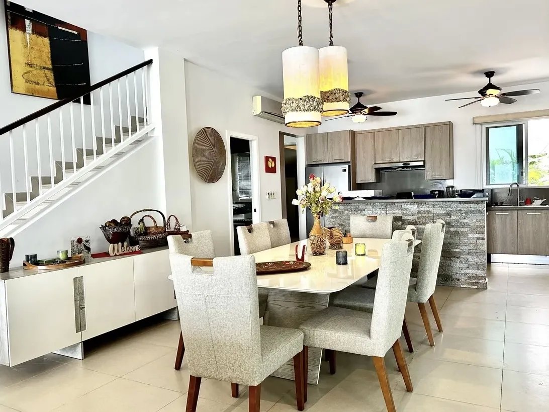 Venta de Villa con piscina y vista al mar en Bijao
