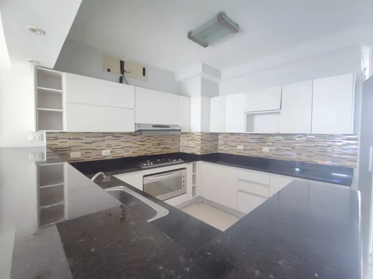 SE VENDE HERMOSO APARTAMENTO EN P.H. HARMONY TOWER