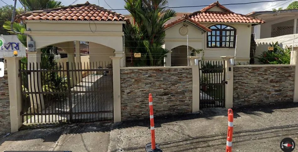Se Vende Casa Unifamilar con Energía Autosostenible en el Centro de Sa...