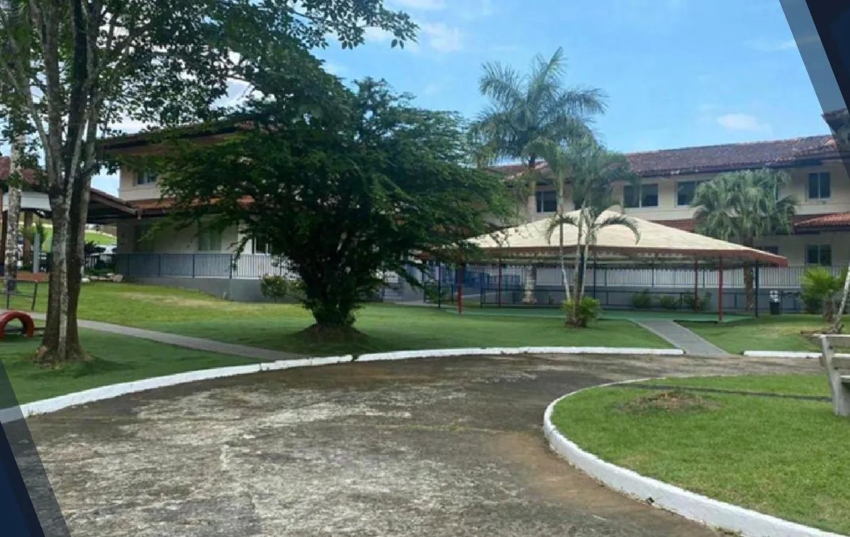 se vende Edificio en Clayton