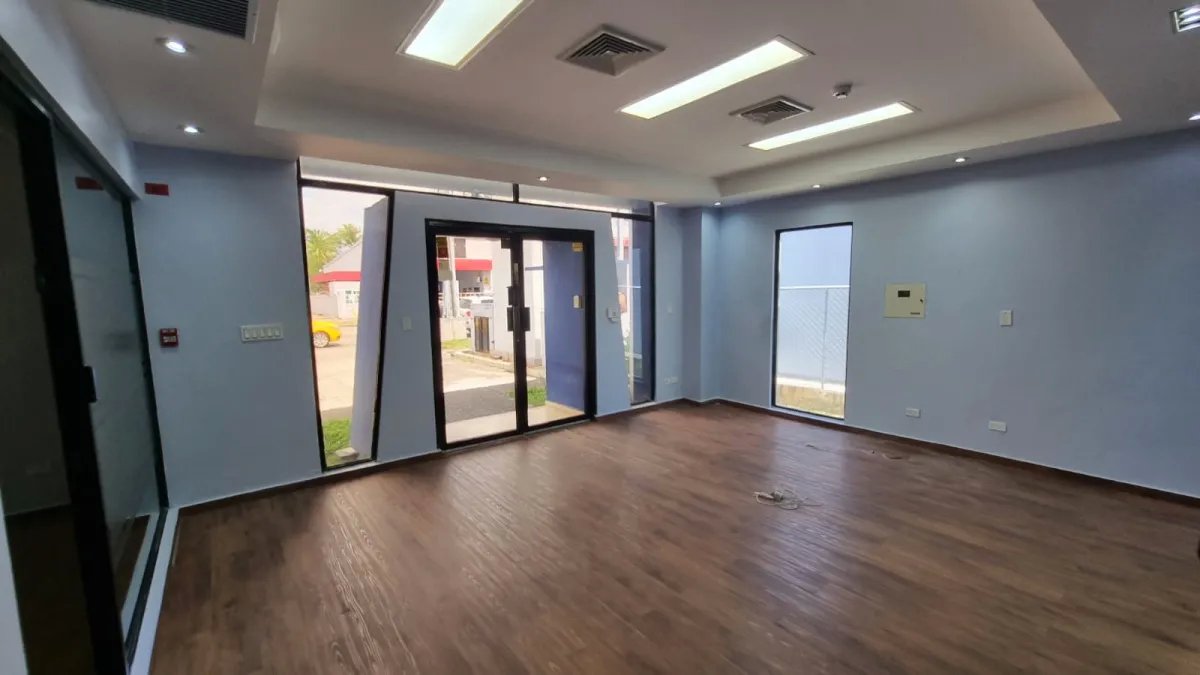 se vende o se alquila Edificio en costa del este