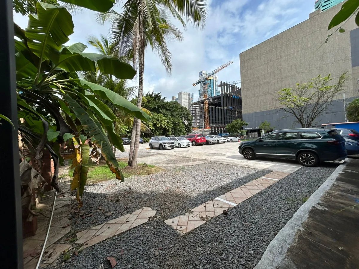 se vende terreno comercial en Obarrio