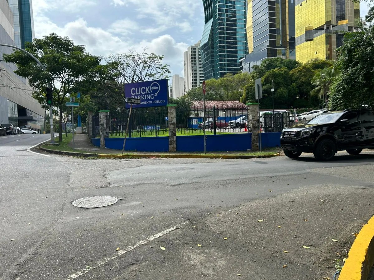 se vende terreno comercial en Obarrio