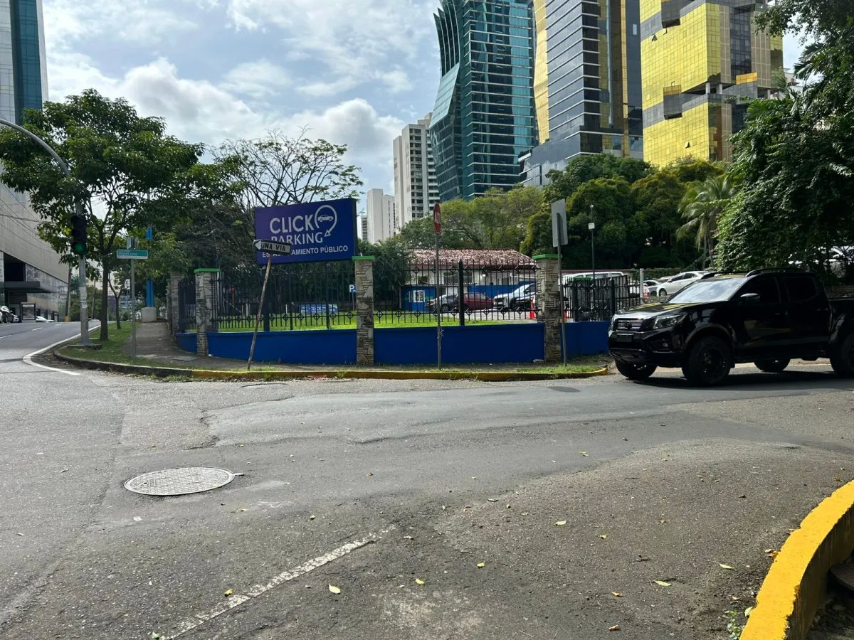 se vende terreno comercial en Obarrio