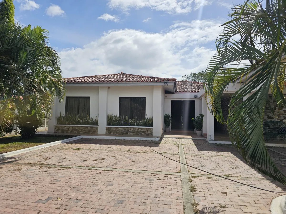 VENTA DE CASA AMOBLADA EN CORONADO
