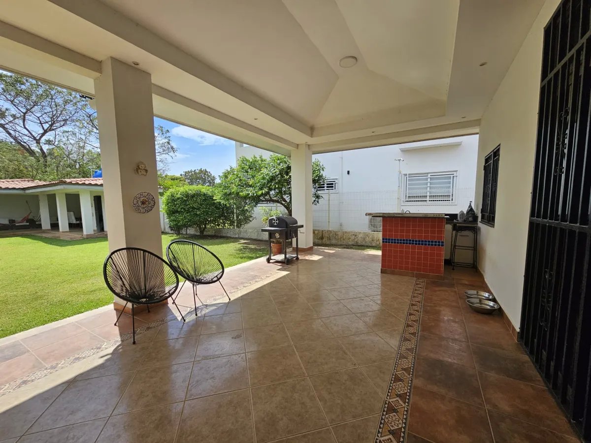 VENTA DE CASA AMOBLADA EN CORONADO