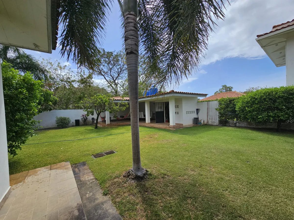 VENTA DE CASA AMOBLADA EN CORONADO