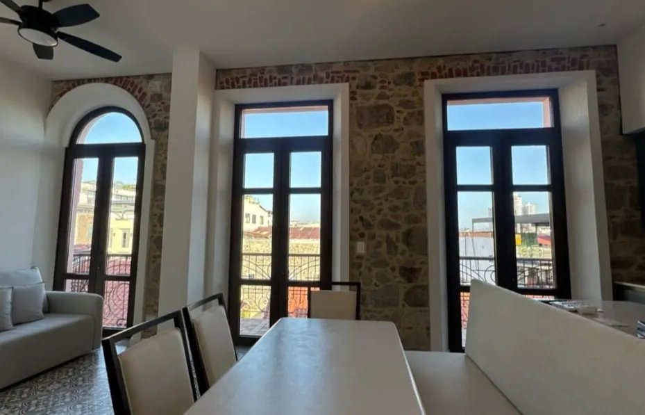 Apartment For Sale in Casco Antiguo