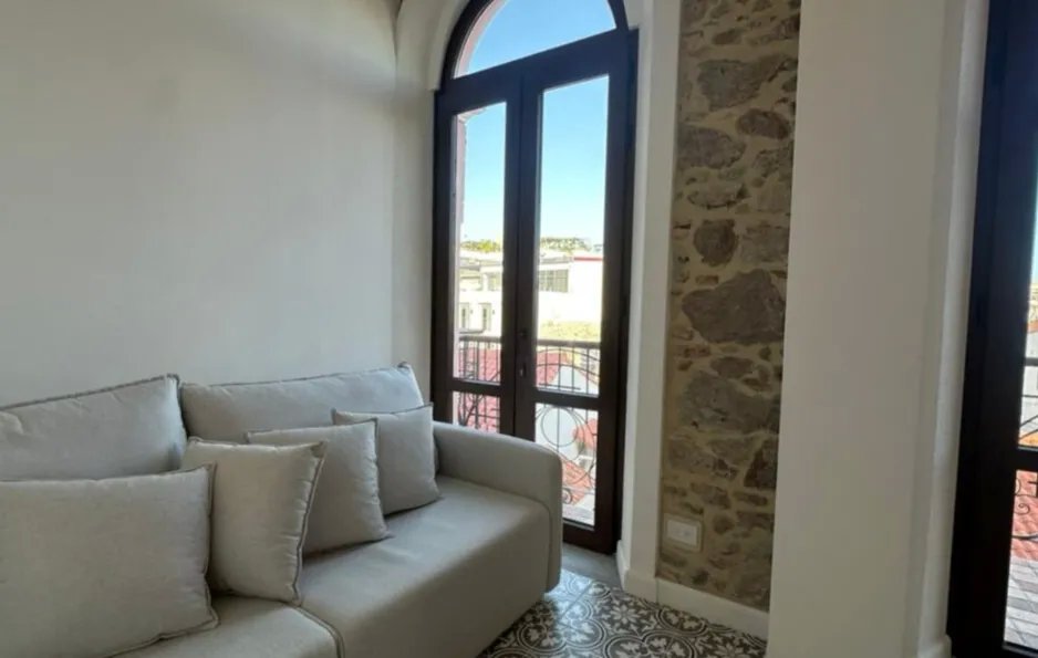 Apartment For Sale in Casco Antiguo