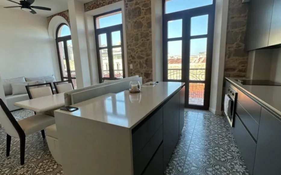 Apartment For Sale in Casco Antiguo