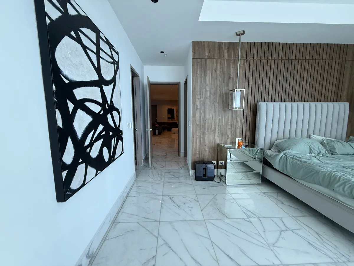 Apartment For Sale in PH Ocean Front