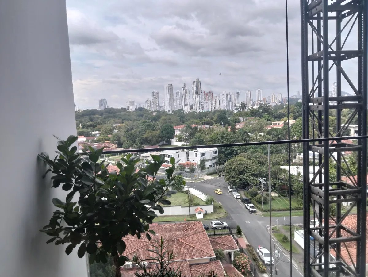 Apartment For Sale in Vía Cincuentenario
