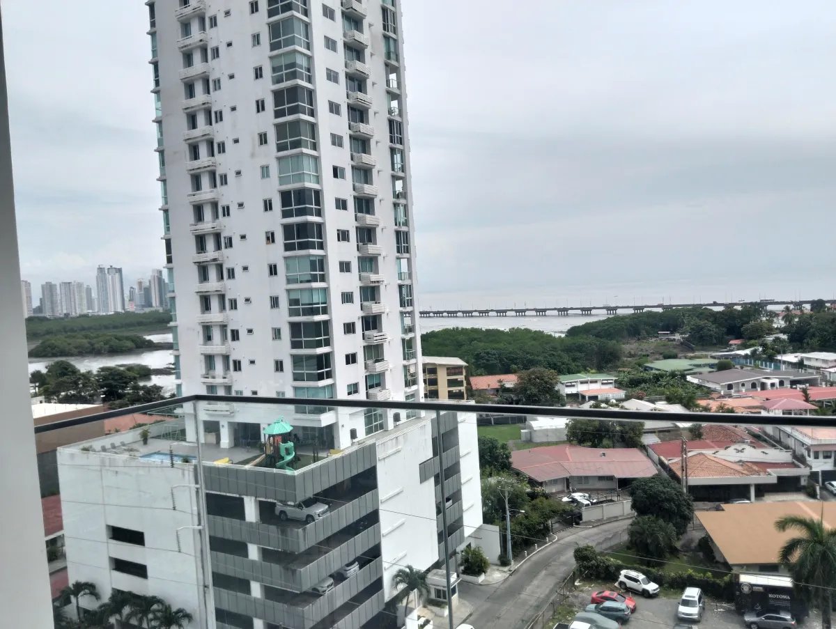 Apartment For Sale in Vía Cincuentenario