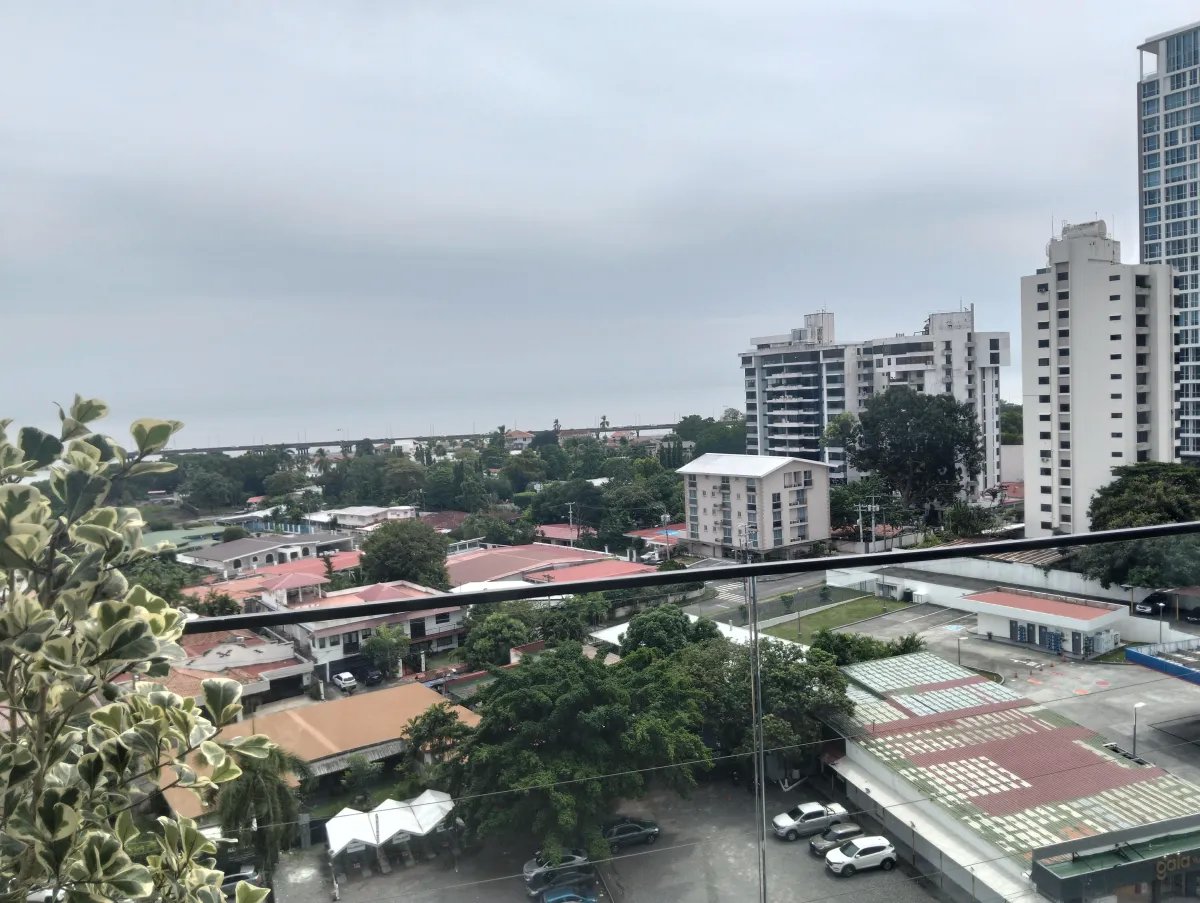 Apartment For Sale in Vía Cincuentenario