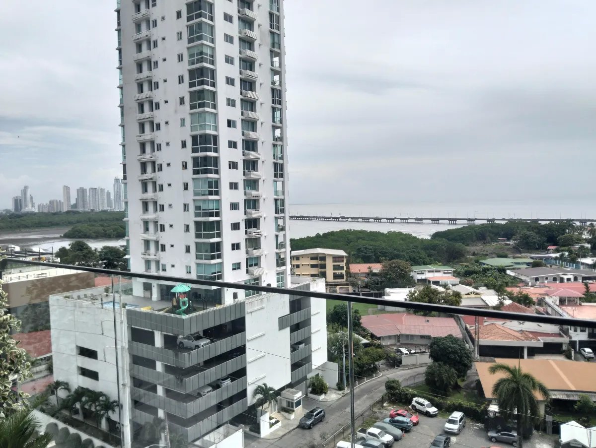 Apartment For Sale in Vía Cincuentenario