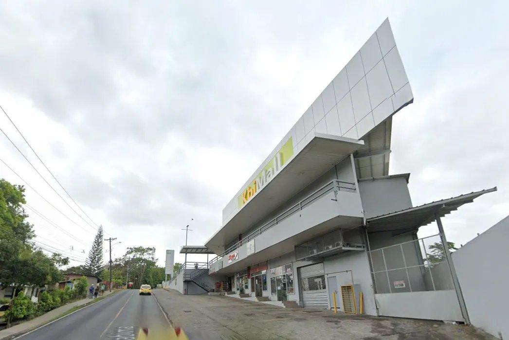 se vende plaza comercial en la cabima