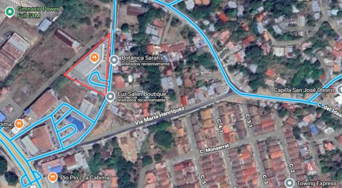 se vende plaza comercial en la cabima