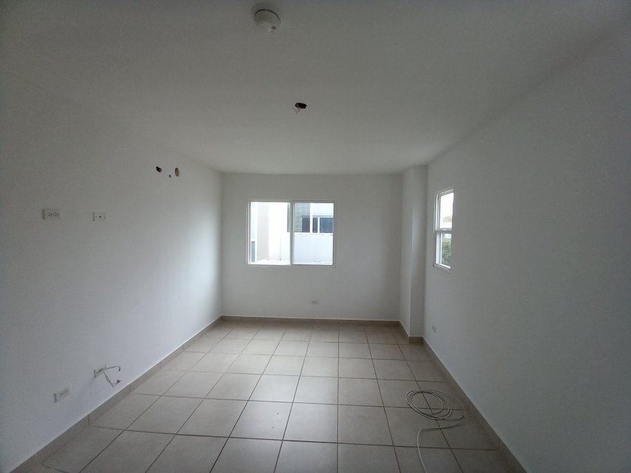 Venta de casa reposeída PH Victoria, Paseo del Norte