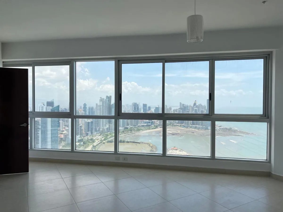 Venta de casa reposeída PH Victoria, Paseo del Norte