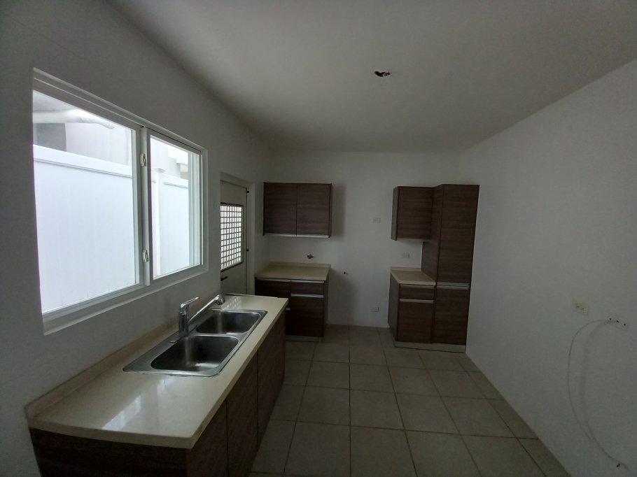 Venta de casa reposeída PH Victoria, Paseo del Norte