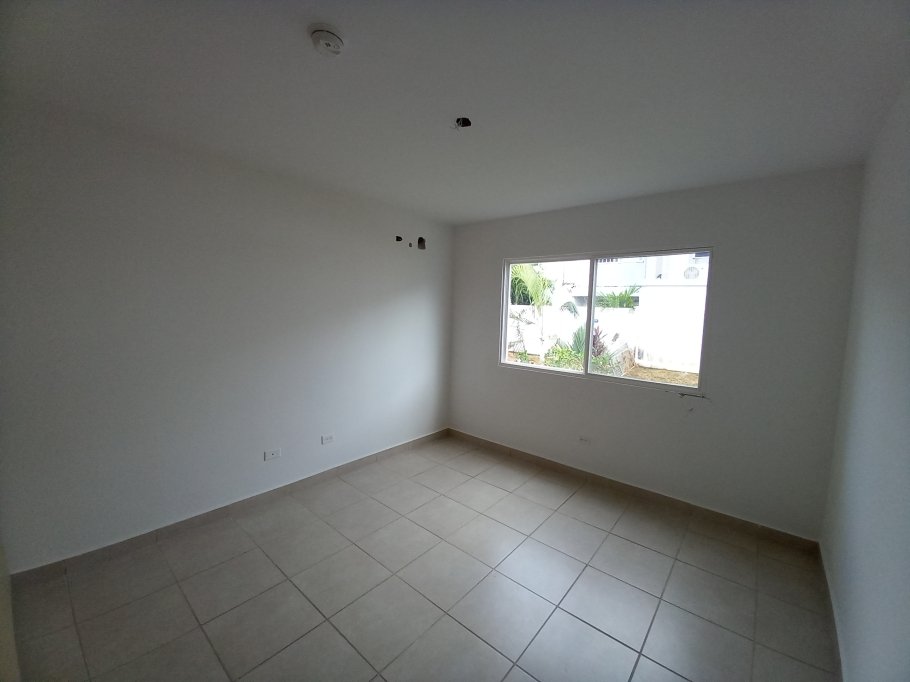 Venta de casa reposeída PH Victoria, Paseo del Norte