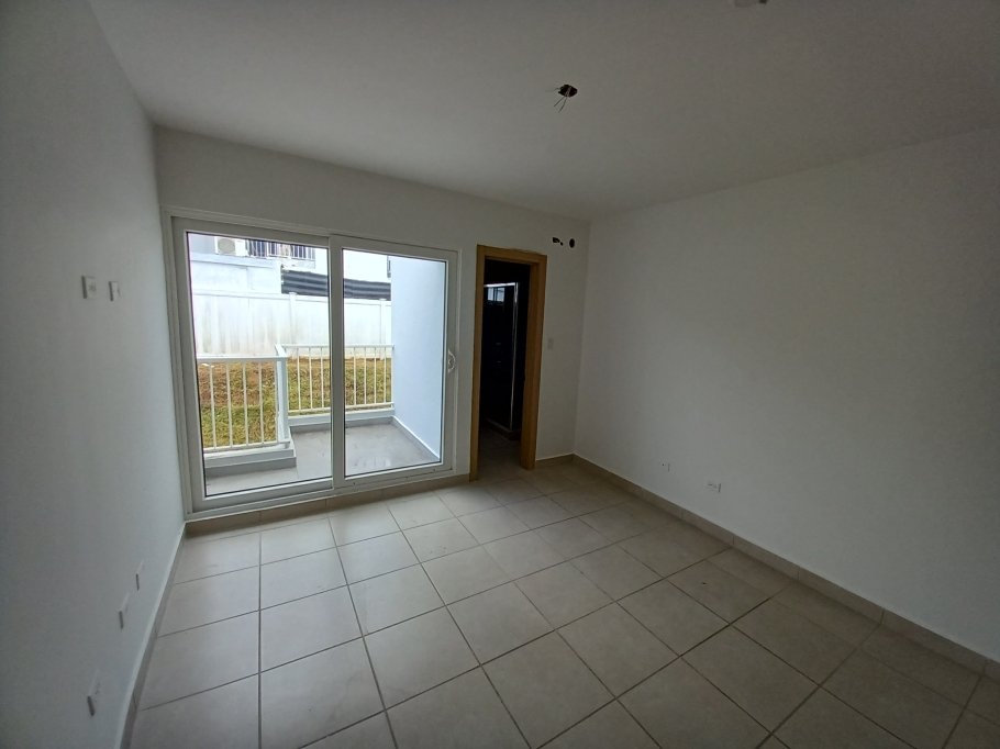 Venta de casa reposeída PH Victoria, Paseo del Norte