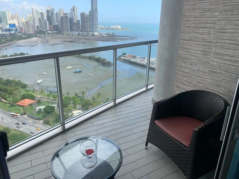 Condominium For Rent in Avenida Balboa