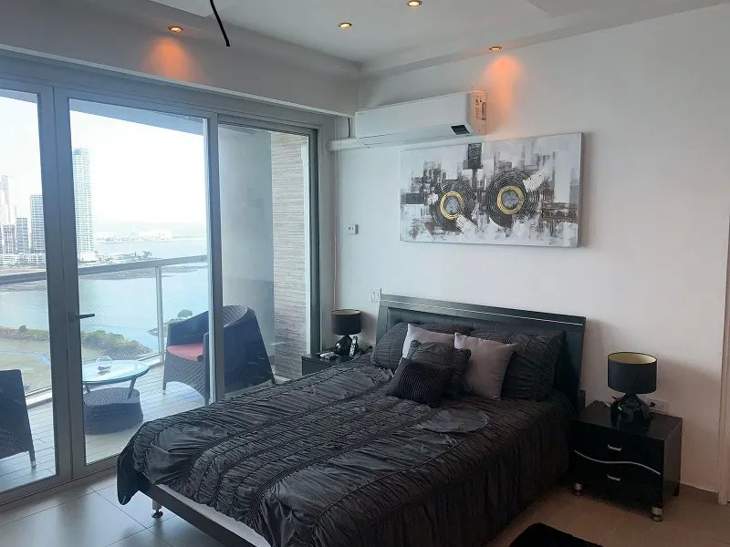Condominium For Rent in Avenida Balboa