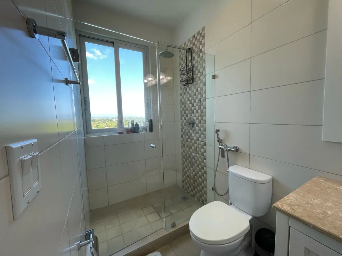 Se vende casa comercial en Llano Bonito, Juan Diaz