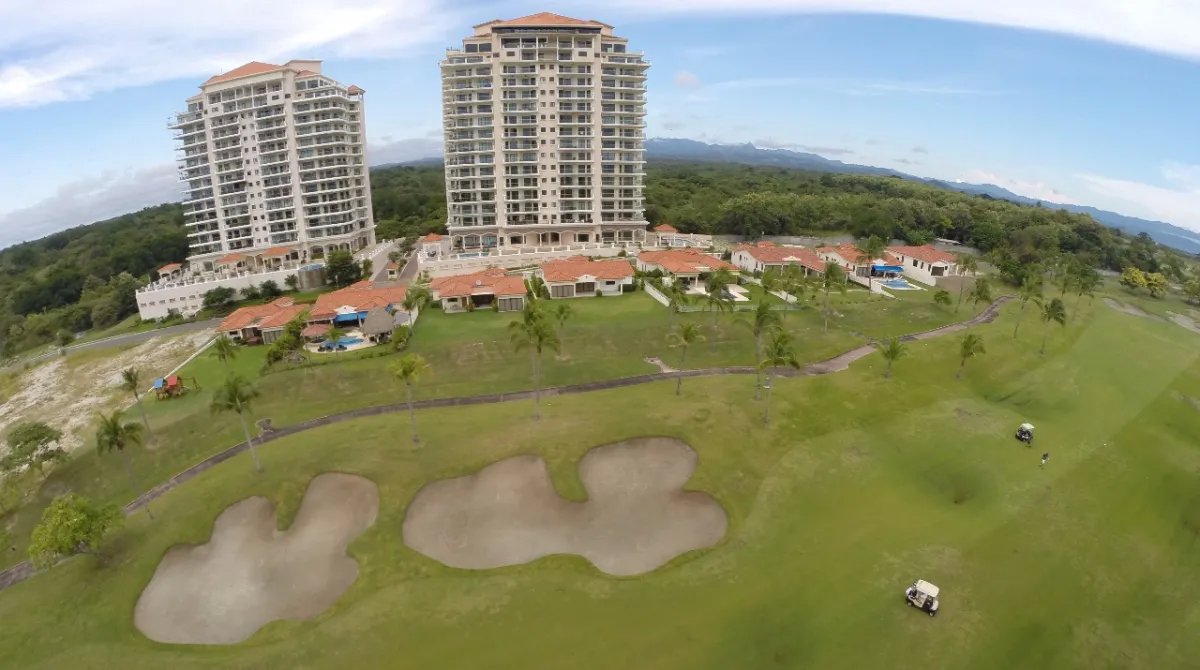 Spacious 3-Bedroom Apartment with Large Balcony, Ocean View, San Carlos