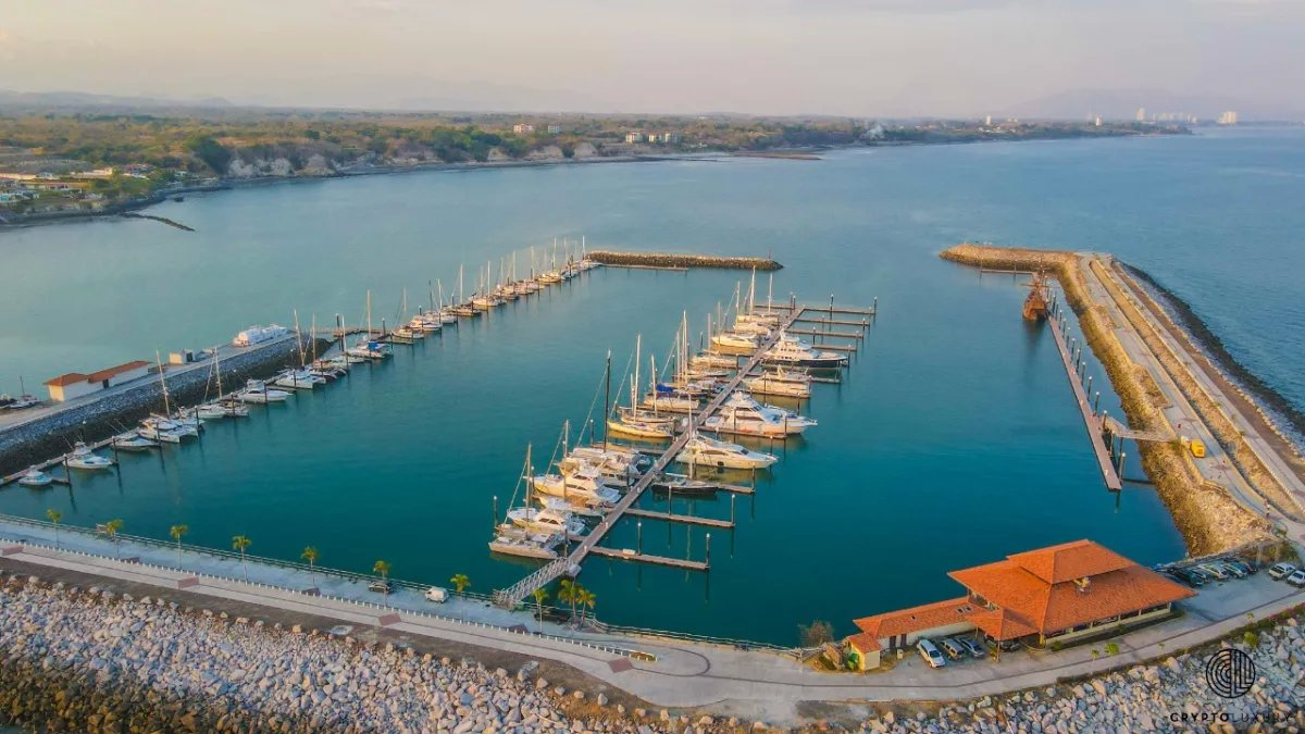 Spacious 3-Bedroom Apartment with Large Balcony, Ocean View, San Carlos