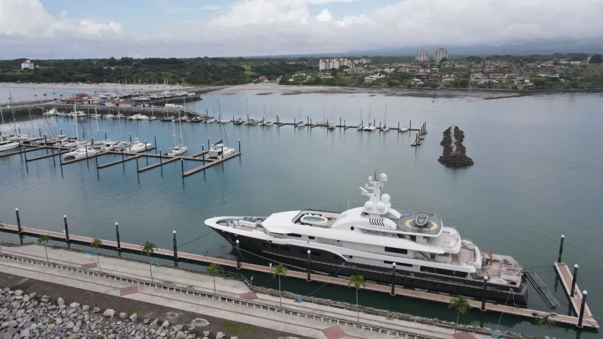 Amplio Apartamento de 3 Recámaras con Gran Balcón, Vista Mar San Carlos