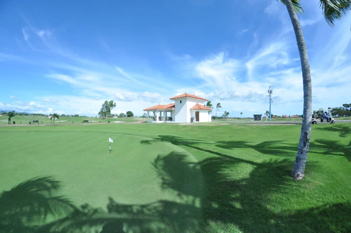 Spacious 3-Bedroom Apartment with Large Balcony, Ocean View, San Carlos