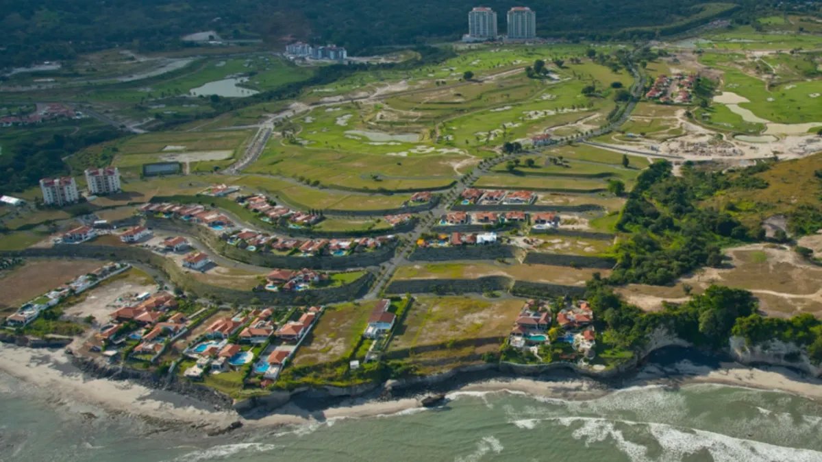 Spacious 3-Bedroom Apartment with Large Balcony, Ocean View, San Carlos