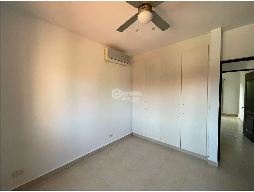 Single Family House for rent in Versalles