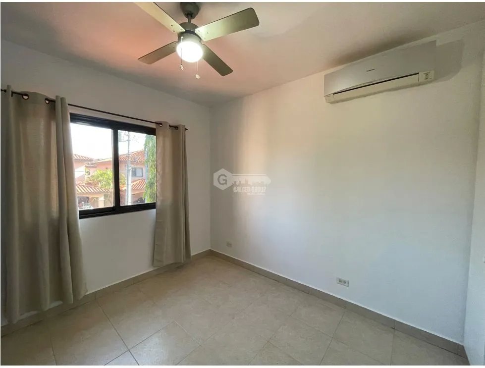 Single Family House for rent in Versalles