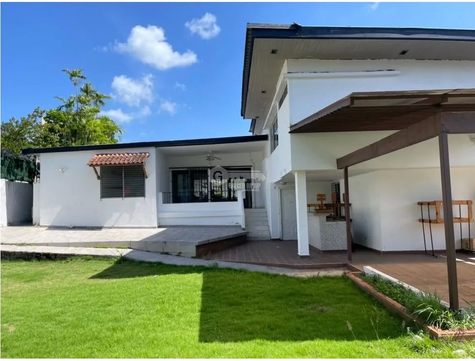 SE VENDE CASA EN SAN FRANCISCO 792M 3 HABITACIONES 2 BAÑOS DUPLEX