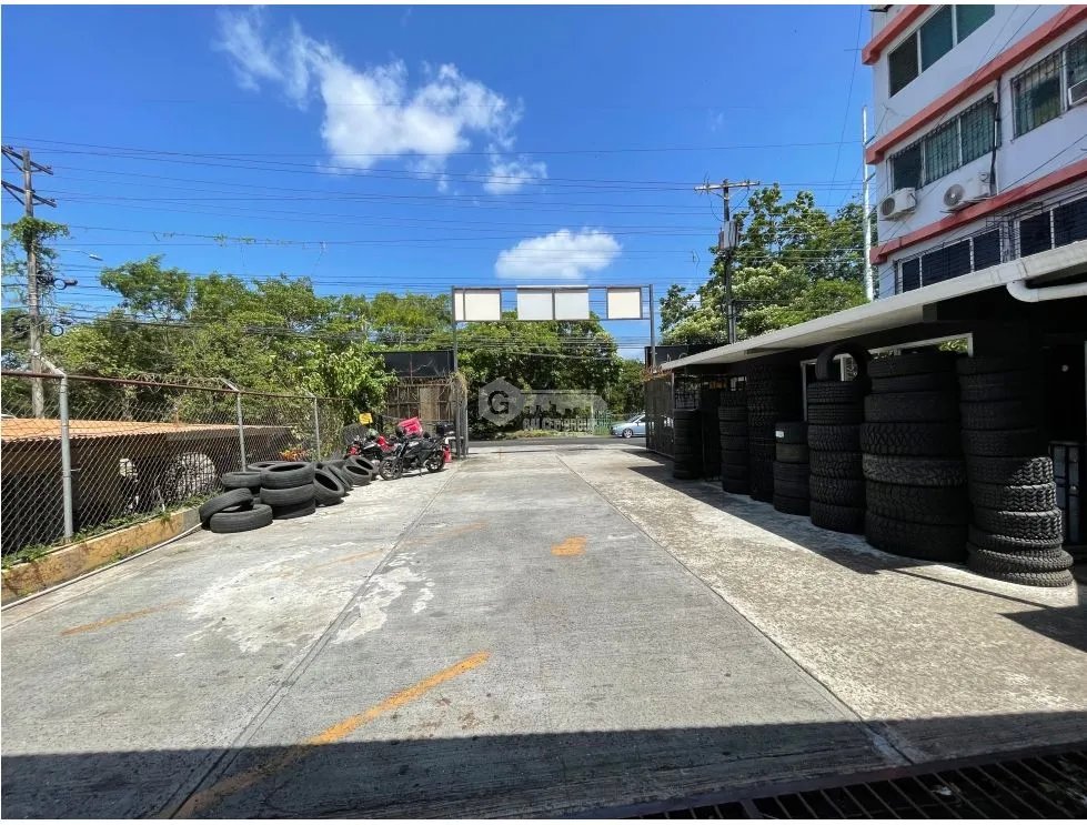 LOCAL COMERCIAL / PARQUE LEFEVRE / 750M / 2 NIVELES / OFICINA
