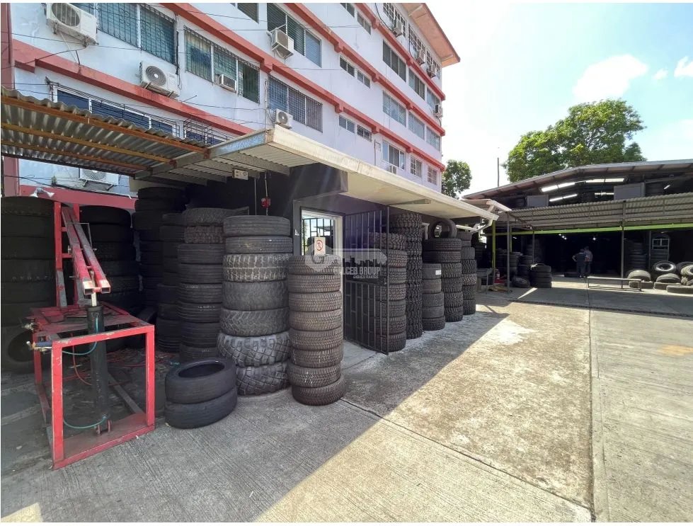 LOCAL COMERCIAL / PARQUE LEFEVRE / 750M / 2 NIVELES / OFICINA
