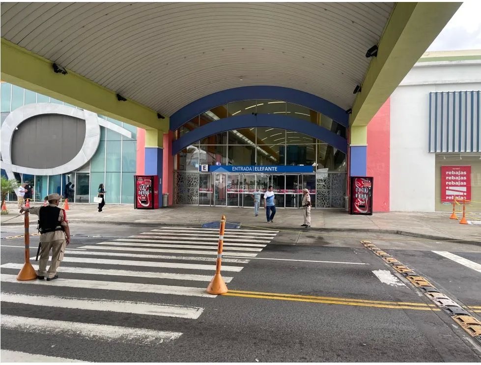 LOCAL COMERCIAL / ALBROOK MALL / 35M / SIN DIVISIONES / PLANTA BAJA