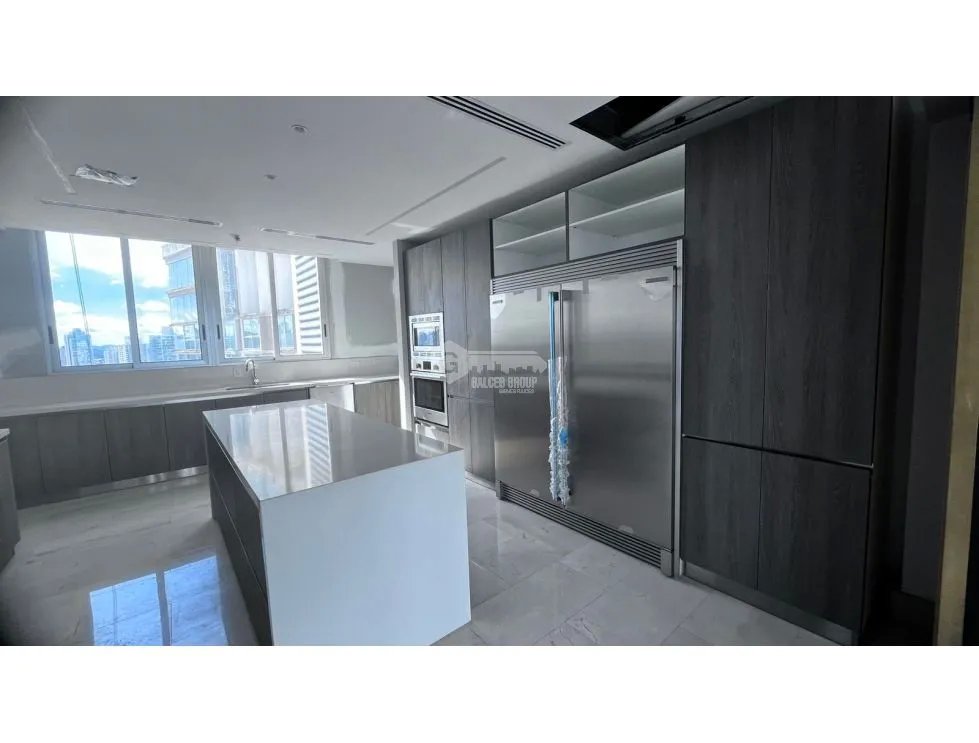 SE VENDE APARTAMENTO EN PH PANORAMA 352 M2 CON  BALCON