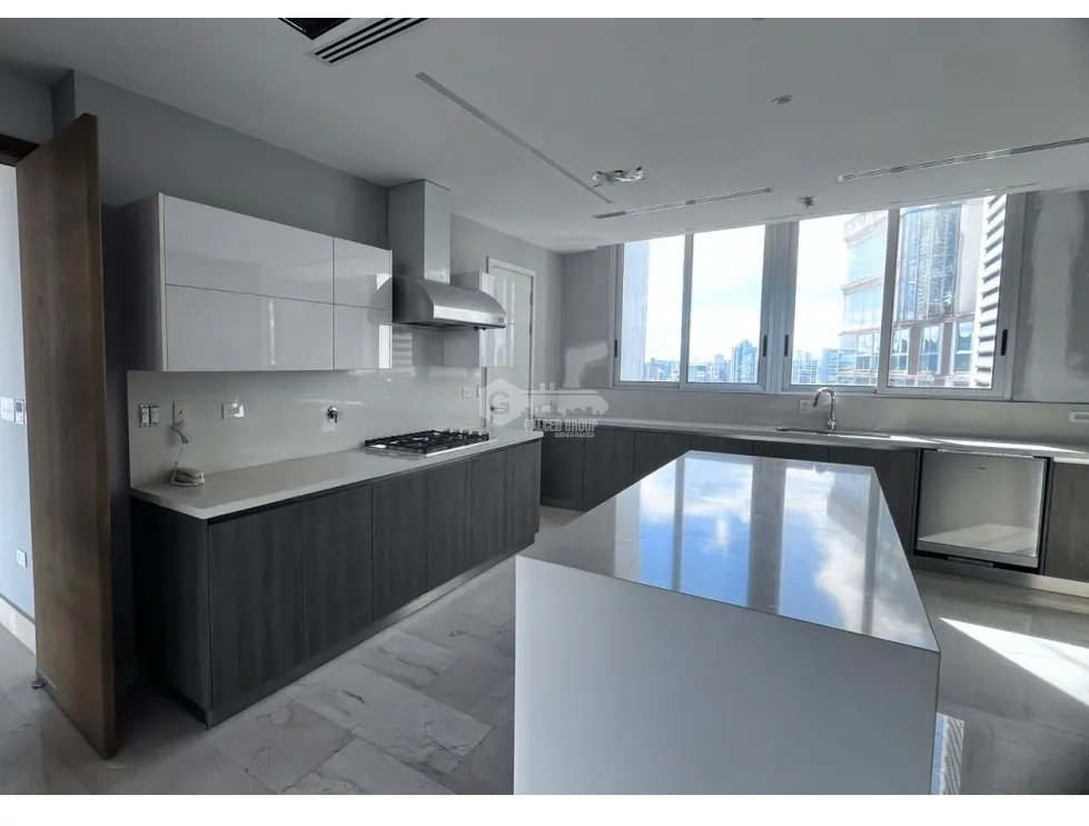SE VENDE APARTAMENTO EN  PH PANORAMA 192 M2 CON  BALCON