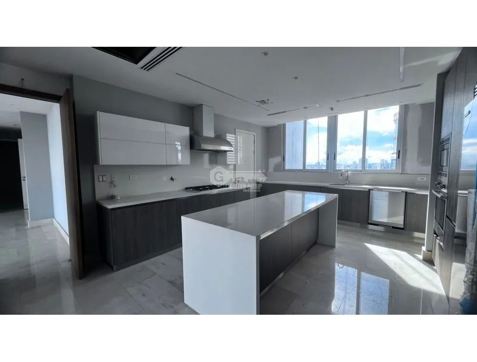 SE VENDE APARTAMENTO EN  PH PANORAMA 192 M2 CON BALCON