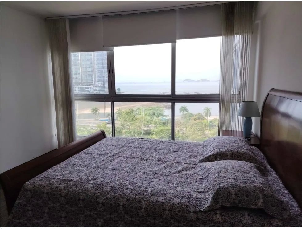 SE ALQUILA APARTAMENTO EN  PH GRAND BAY 96 M2  AMOBLADO