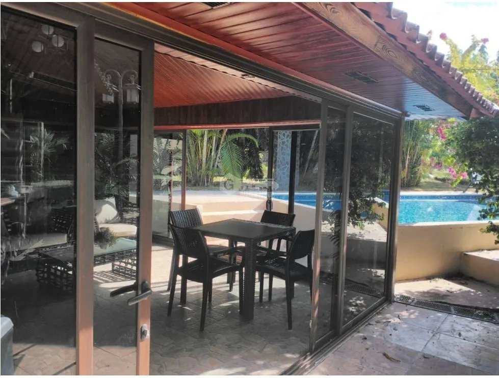 SAN CARLOS / LAS UVAS / 3 HABITACIONES / 1001 M2 / 3 BAÑOS / PISCINA