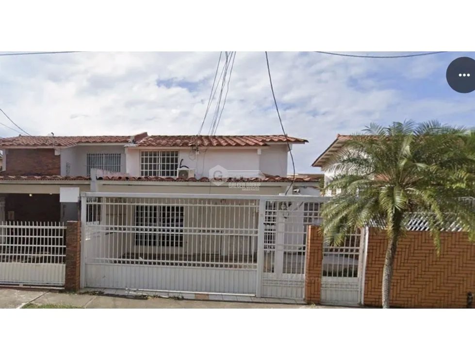 SE VENDE CASA EN CHANIS LA FONTANA 232M 5 HABITACIONES 2 NIVELES