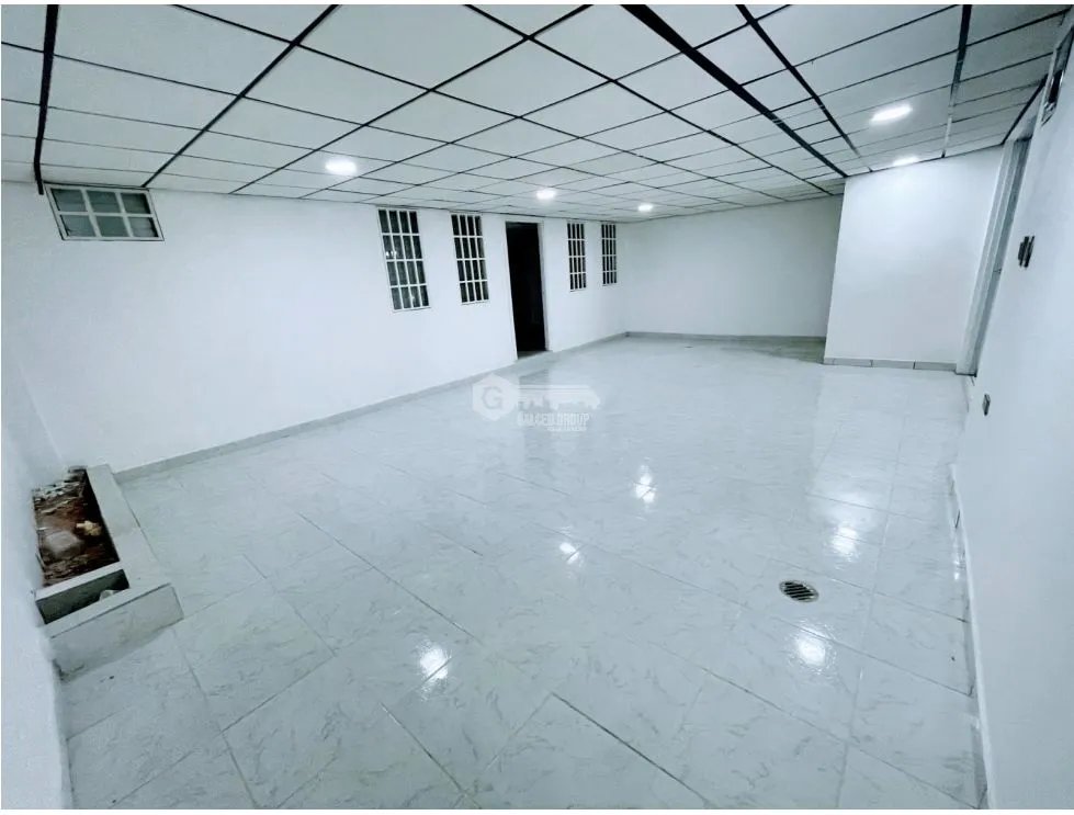 SE VENDE CASA EN CHANIS LA FONTANA 232M 5 HABITACIONES 2 NIVELES